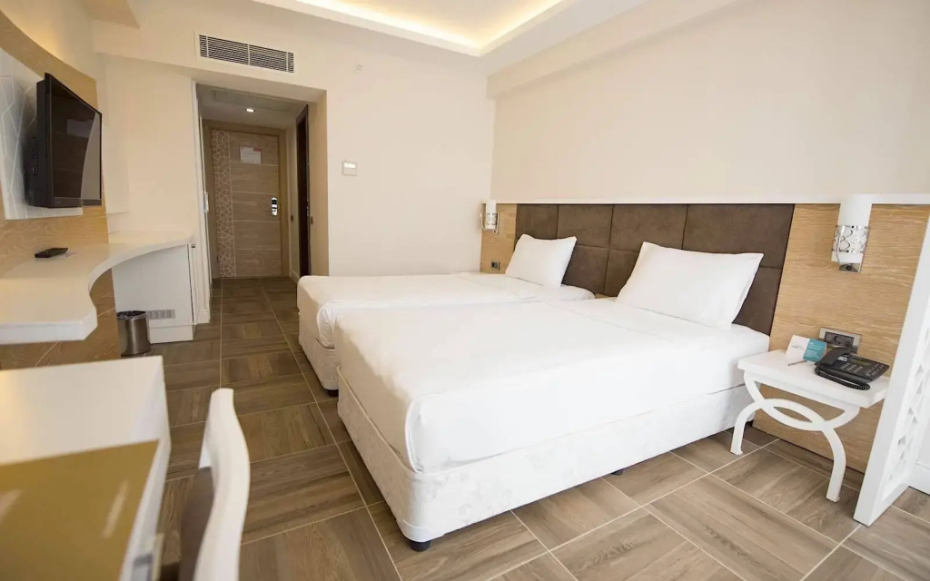 Standard Plus Double room (twin beds)