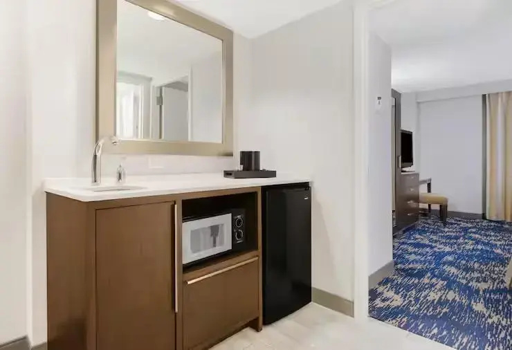 Embassy Suites by Hilton Alexandria Old Town - Chambres