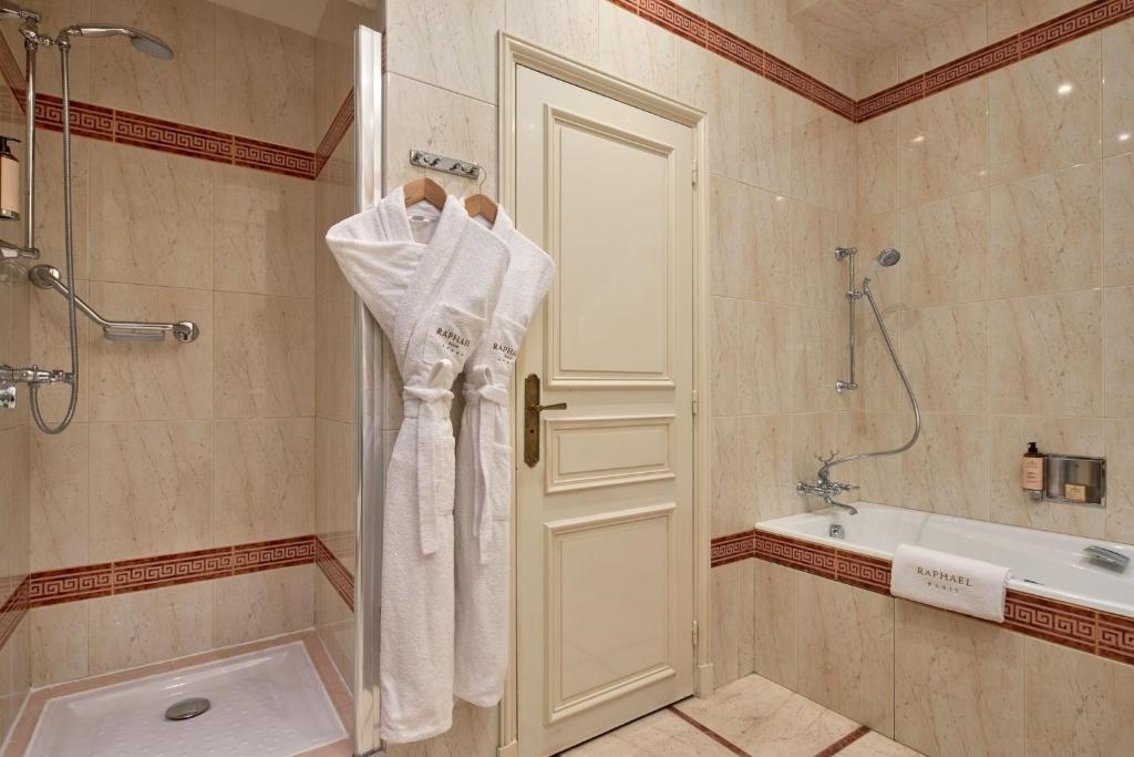 Hotel Raphael 115