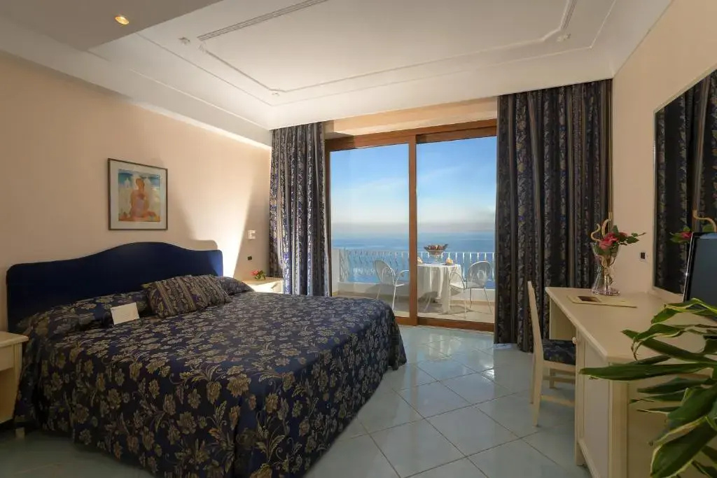 Deluxe Double room (full double bed)