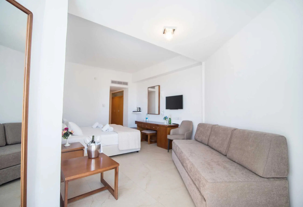 Standard Double room with balcony and with sea view (full double bed)