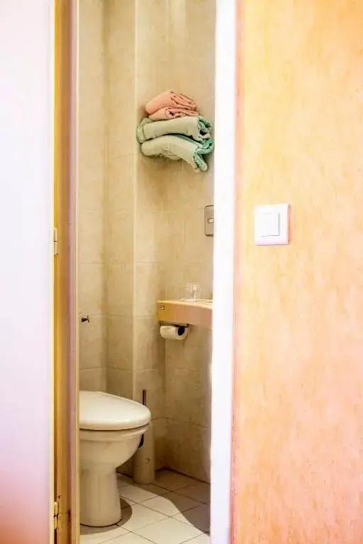 Hôtel Terminus Montparnasse 106