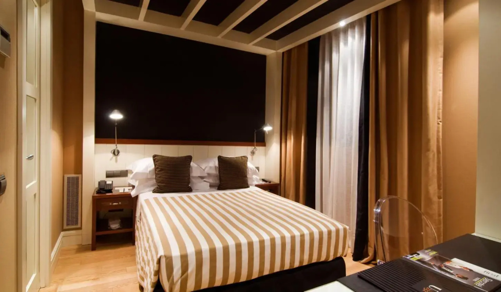 Basic Double room (full double bed)