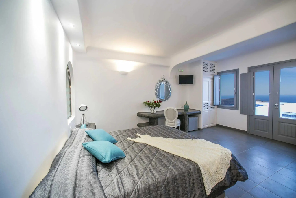 Executive Double Suite with Outdoor Jacuzzi (full double bed)
