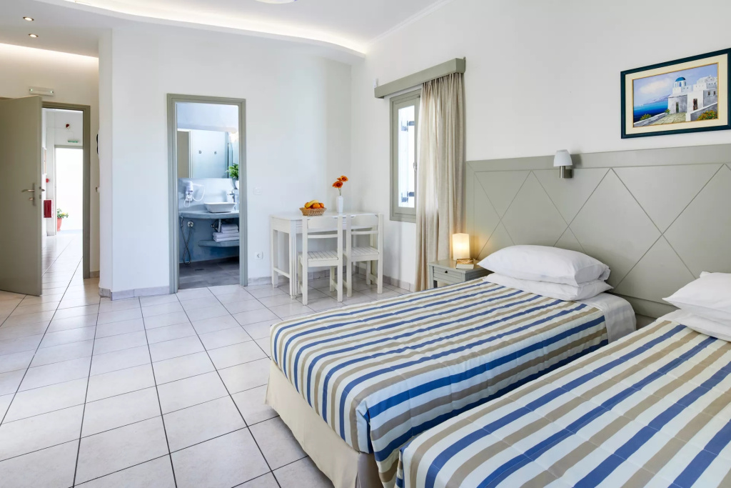 Double room (full double bed)
