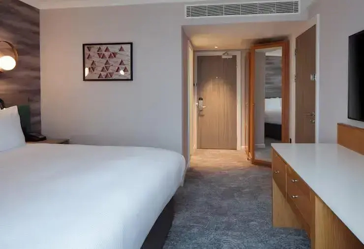 Doubletree by Hilton Bath - Tap to explore photos
