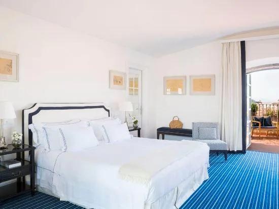 (1)Rooftop Terrace Suite with river view (terrace) at Hotel Lungarno Lungarno Collection in Florence