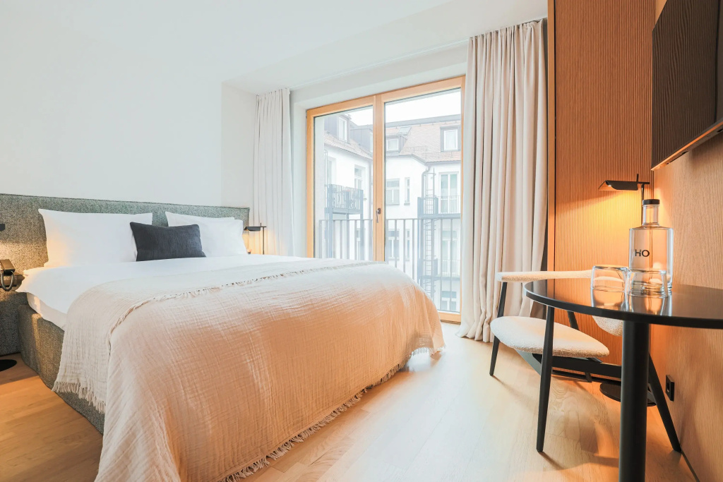 Double room (full double bed)