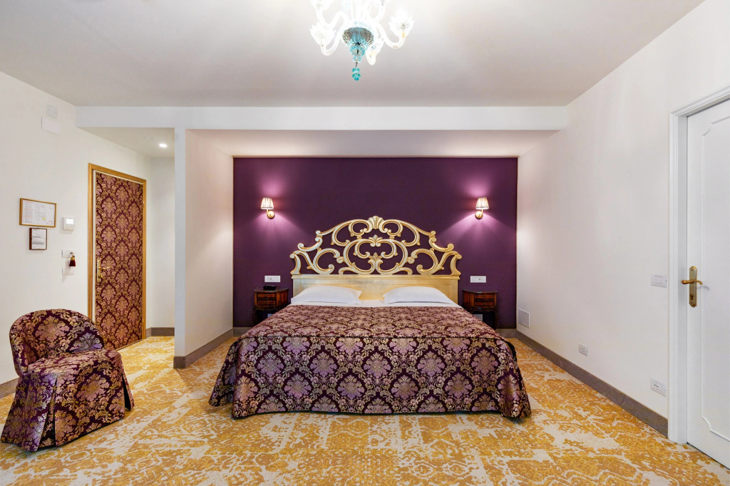 (1)Prestige Double Junior Suite (full double bed) at Hotel Giorgione in Venice