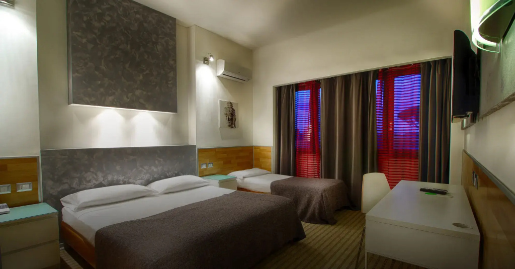 Standard Triple room