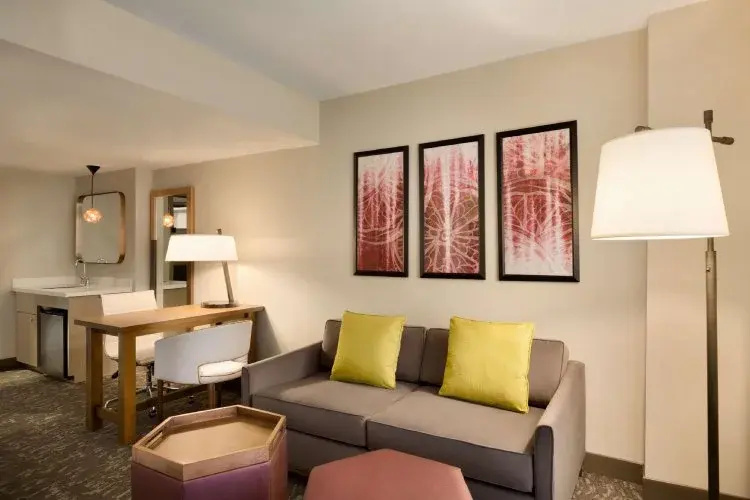 Embassy Suites by Hilton Phoenix Downtown North - Chambres