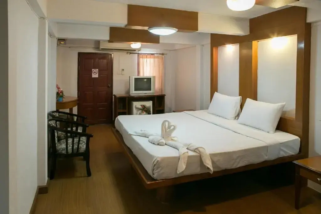 Deluxe Double room (full double bed)