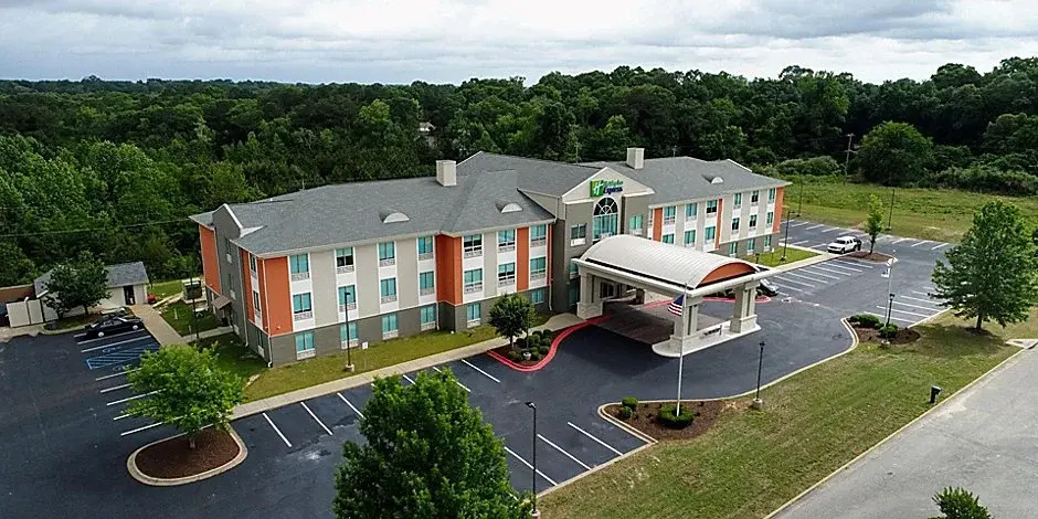 Plaza Inn and Suites