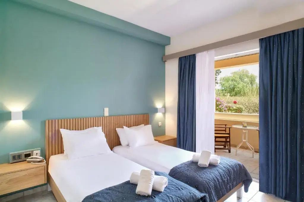 Economy Double Semibasement room with garden view (twin beds)