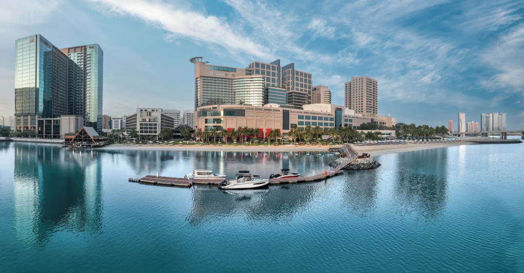 Beach Rotana Hotel — фото