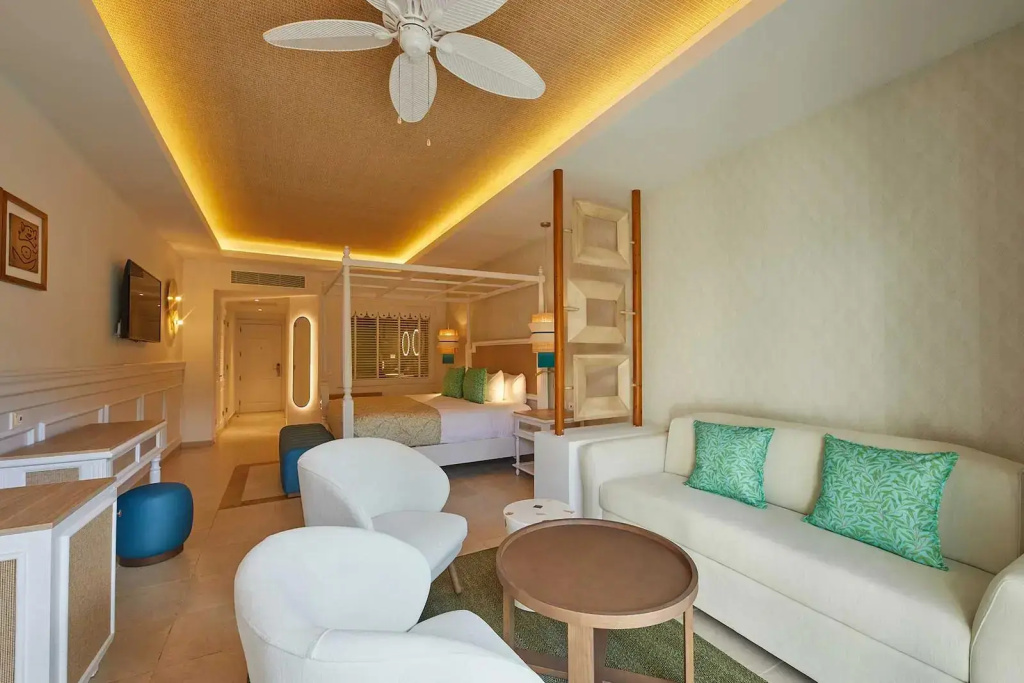 Deluxe Swim Up Double Junior Suite twin beds