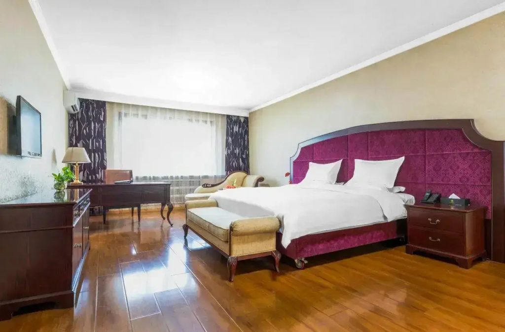 Classic Double Suite (full double bed)