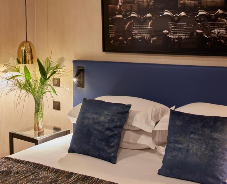 Deluxe Double Suite (full double bed)