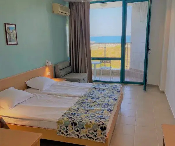Double room (full double bed)