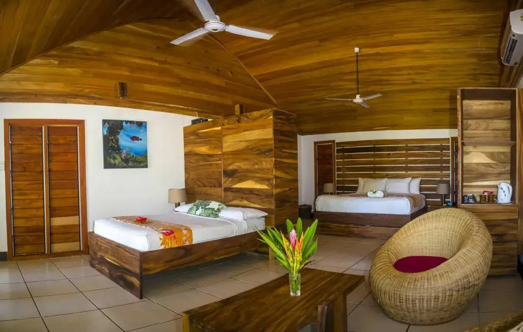 Double Bure beachfront (full double bed)