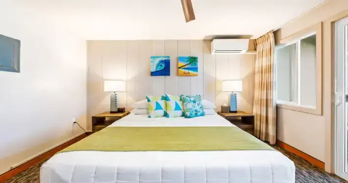 Double room with pool view (full double bed)