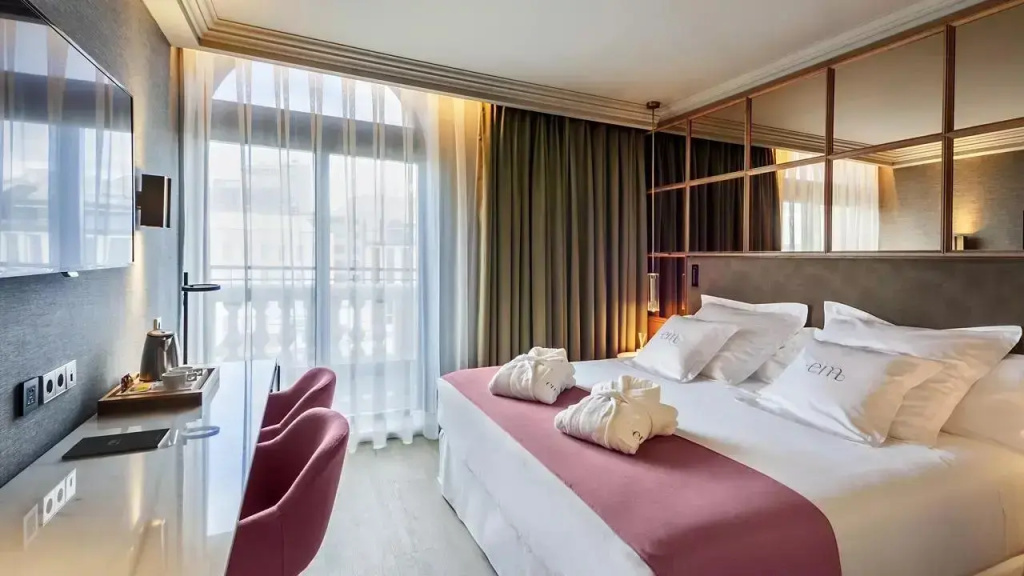 Premium Double room with balcony (twin beds)
