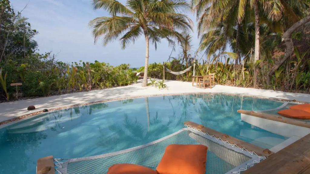 Люкс with Pool Crusoe в Soneva Fushi