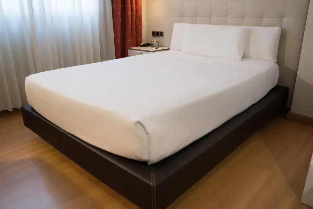 Classic Double room (full double bed)
