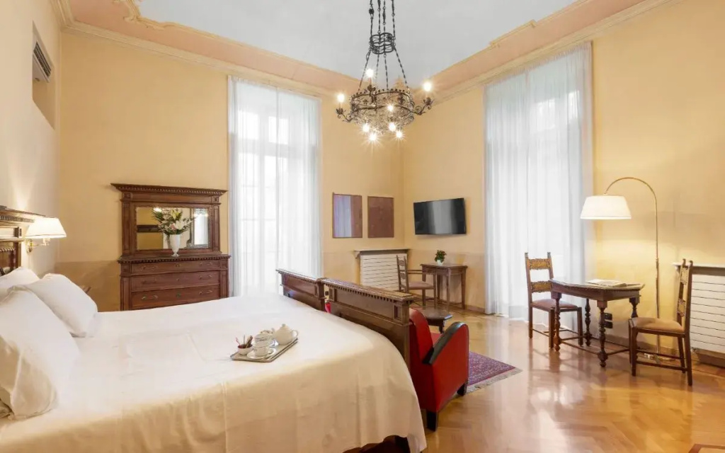 Double Suite (full double bed)