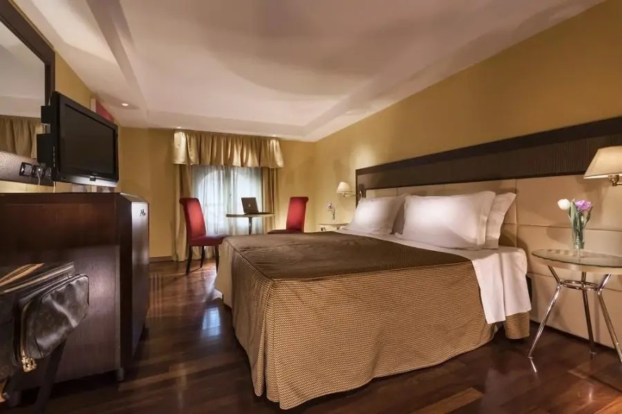 Deco Double room (full double bed)