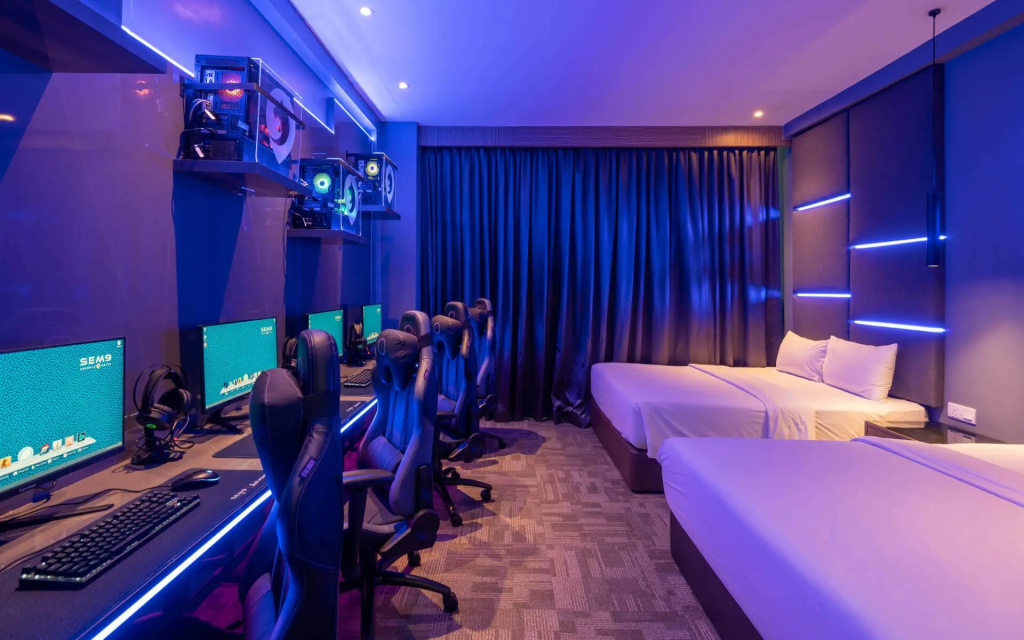 Deluxe Double room (full double bed)
