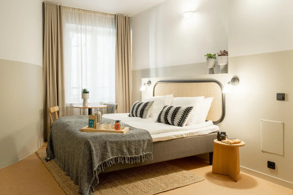 Roomy Double room (full double bed)
