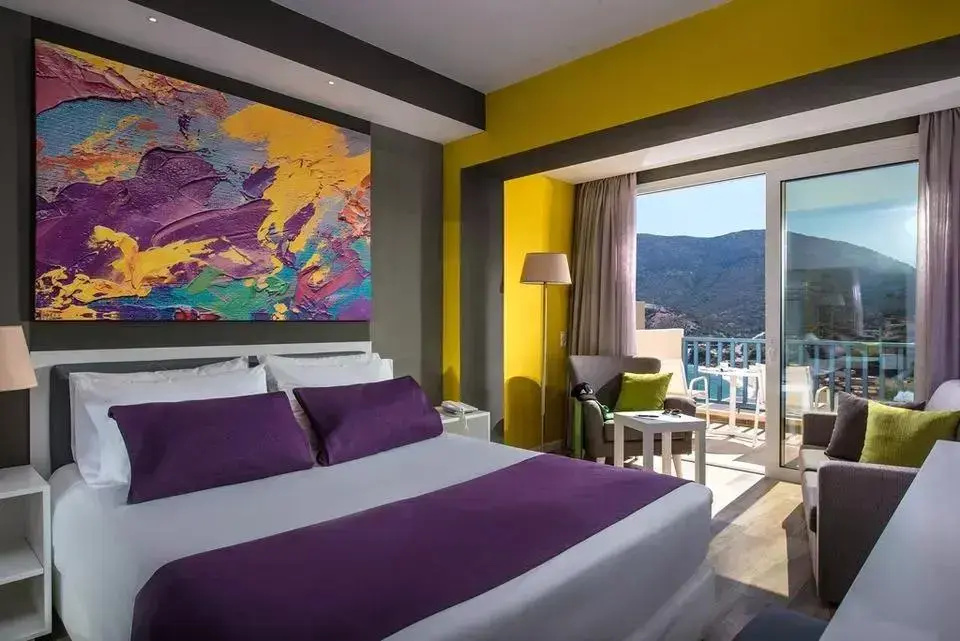 Sun Double room (full double bed)
