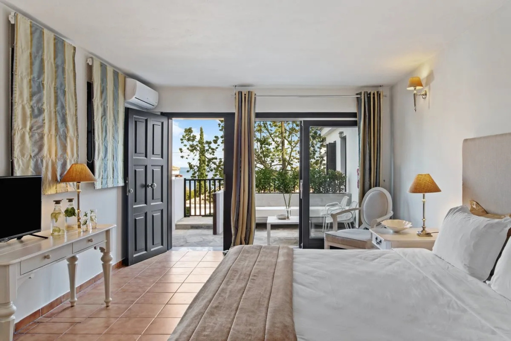 Double Junior Suite (full double bed)