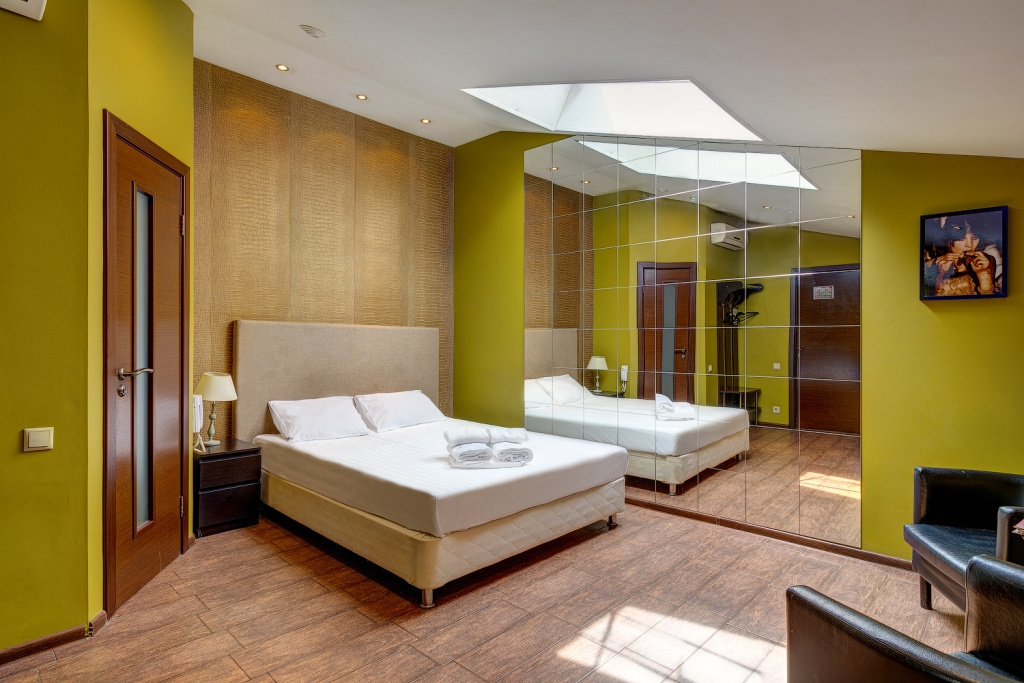 Mirror Double Junior Suite (full double bed)