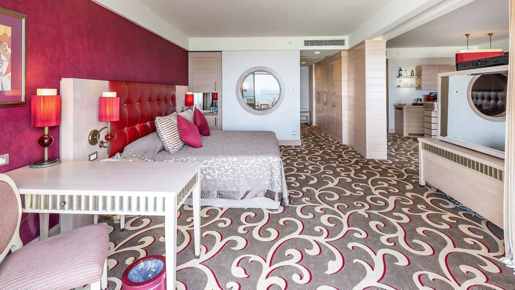 Blue Double Suite (full double bed)