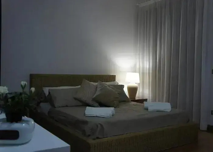 Deluxe Double room (full double bed)