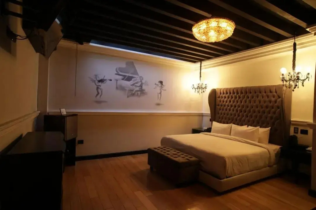 Standard Double Suite (full double bed)