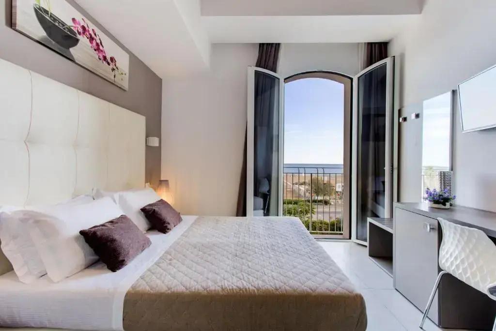 Superior Triple room with sea view
