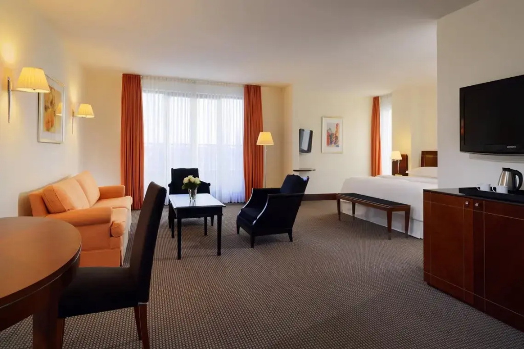 Tafelhof Double Junior Suite (full double bed)