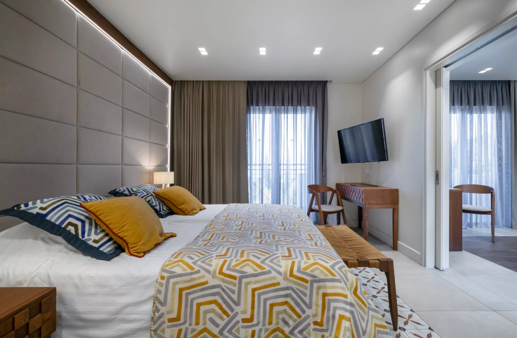 Double Suite (full double bed)