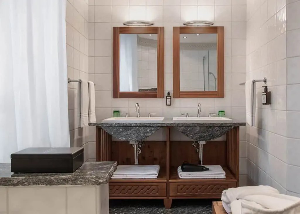 Hotel Schwarzer Adler - Chambres