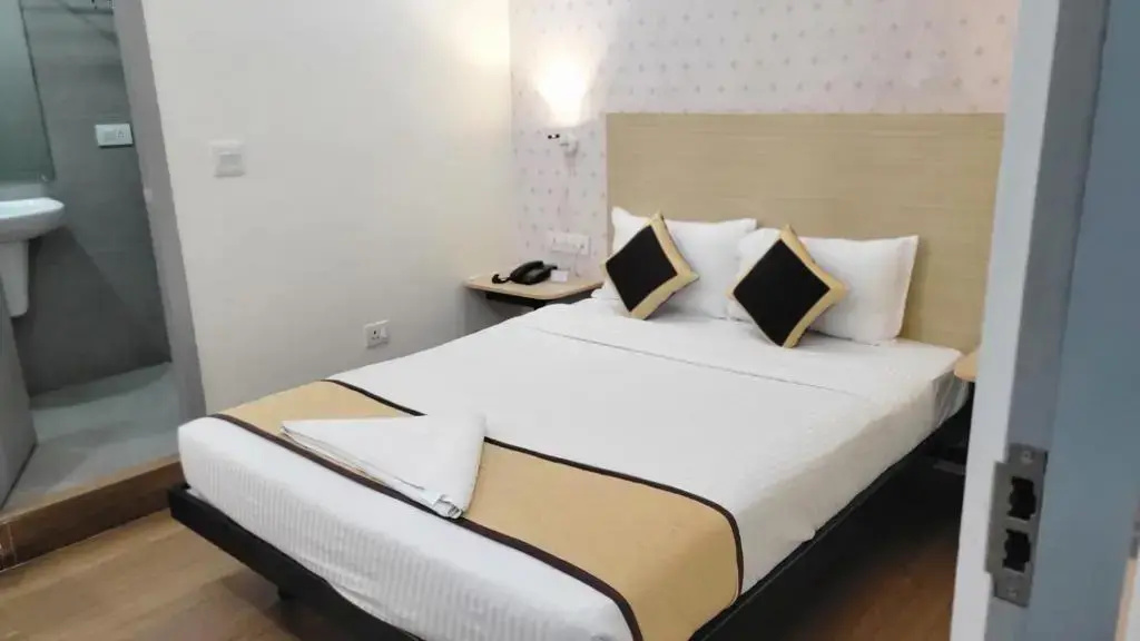 Standard Double room (full double bed)