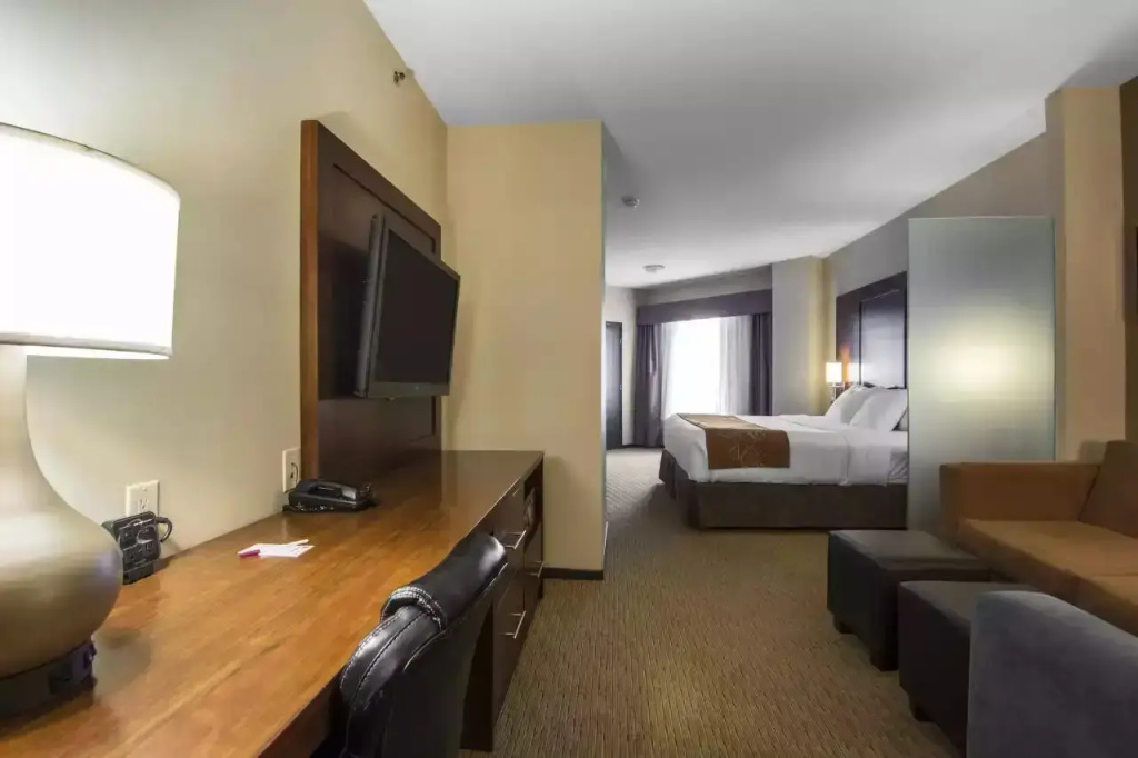 1 Bedroom Accessible Double Suite (full double bed)