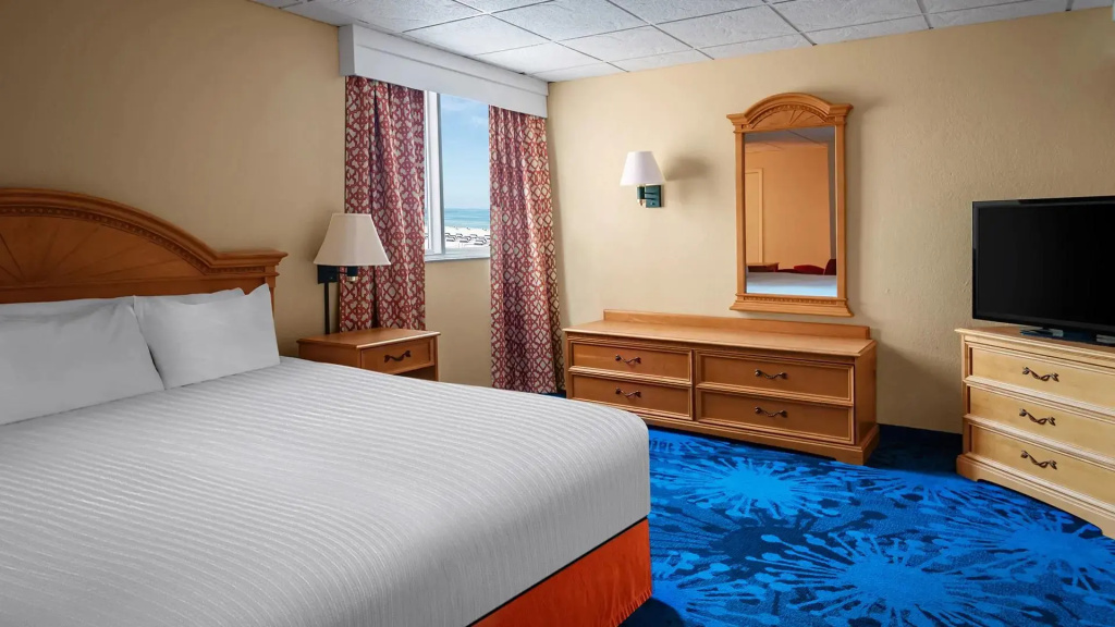 Room Boulevard View