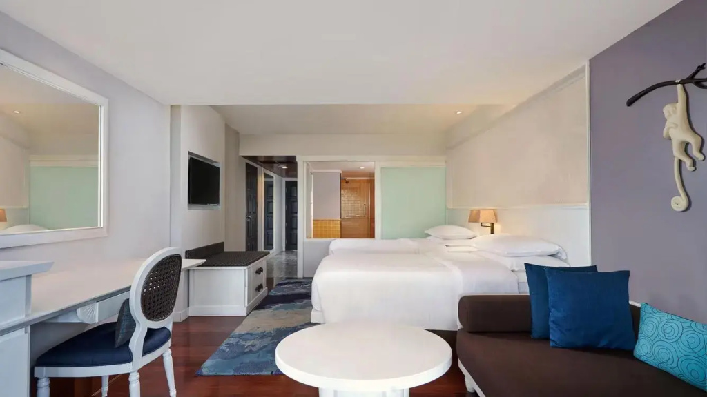Larger Double room with balcony and with sea view (twin beds)