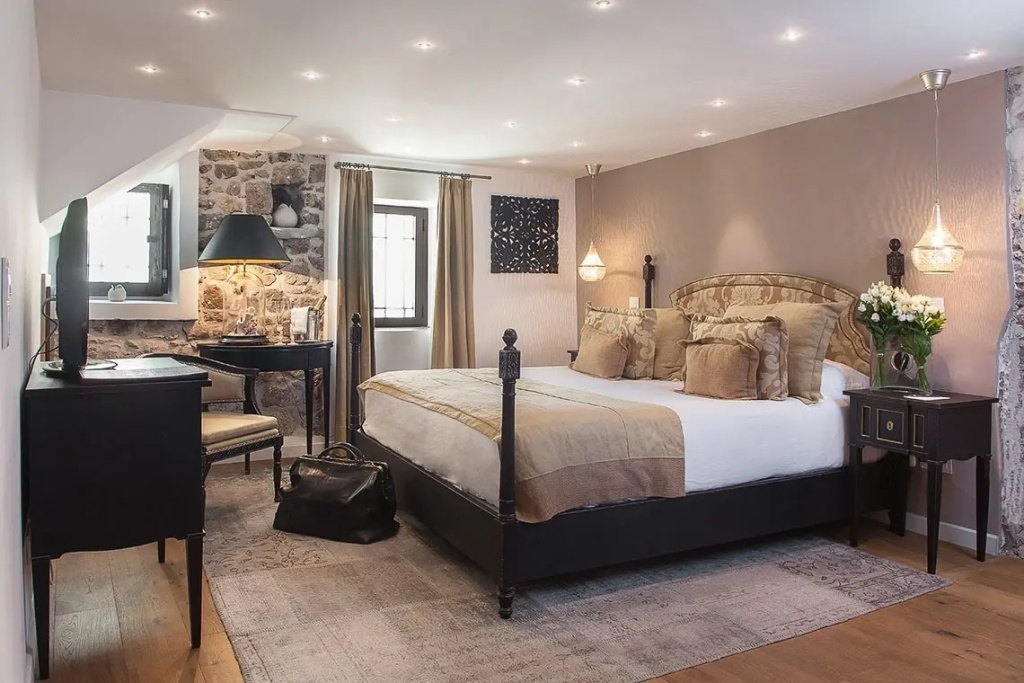 Elegance Double room (full double bed)