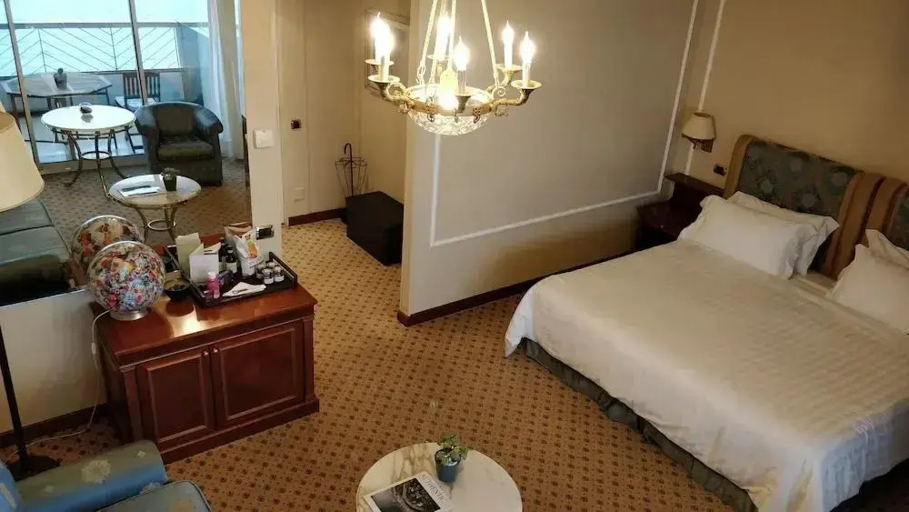 GHM Corner Double Junior Suite with sea view (full double bed)