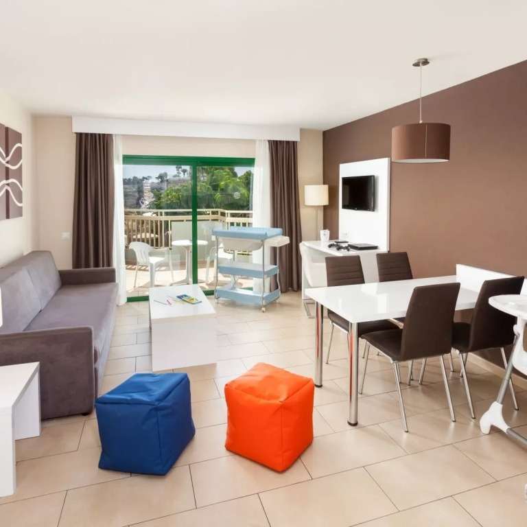Double Family Apartment with pool view (full double bed)