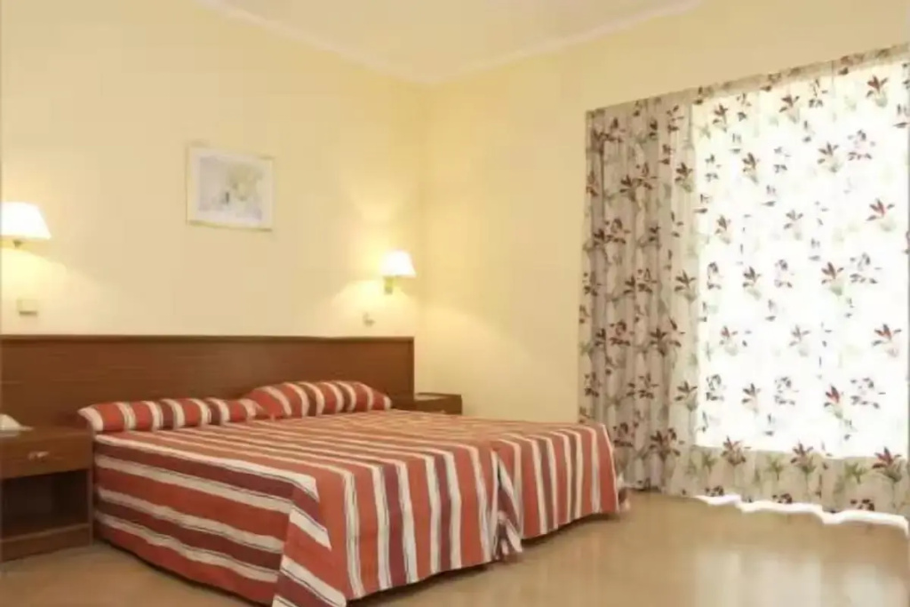 Double room (full double bed)